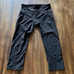 Carbon38 High waisted Capri leggings